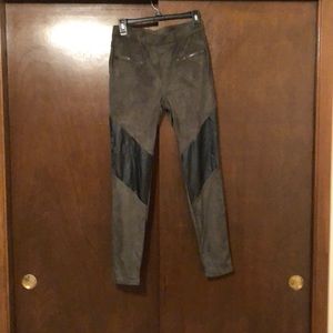 Green velvet leggings with pockets